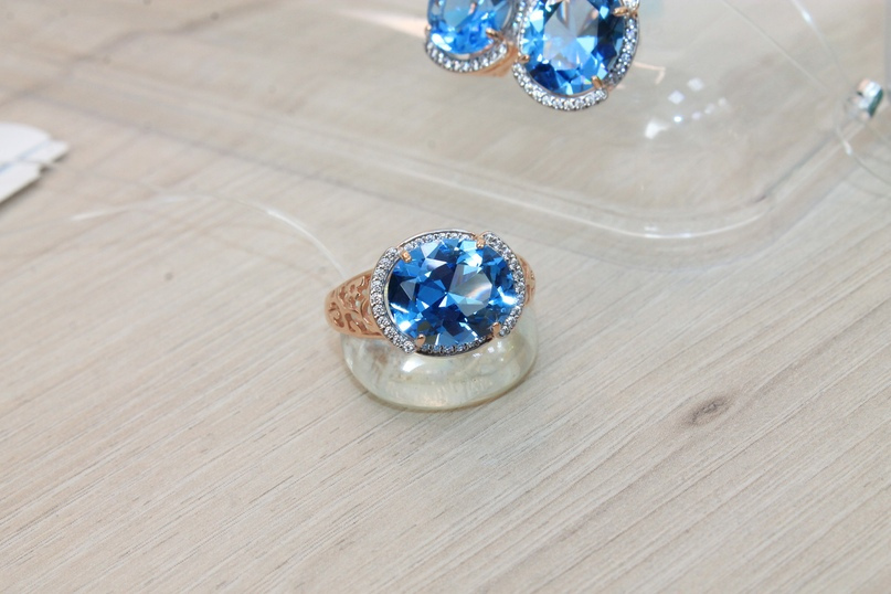 Кольцо с топазом